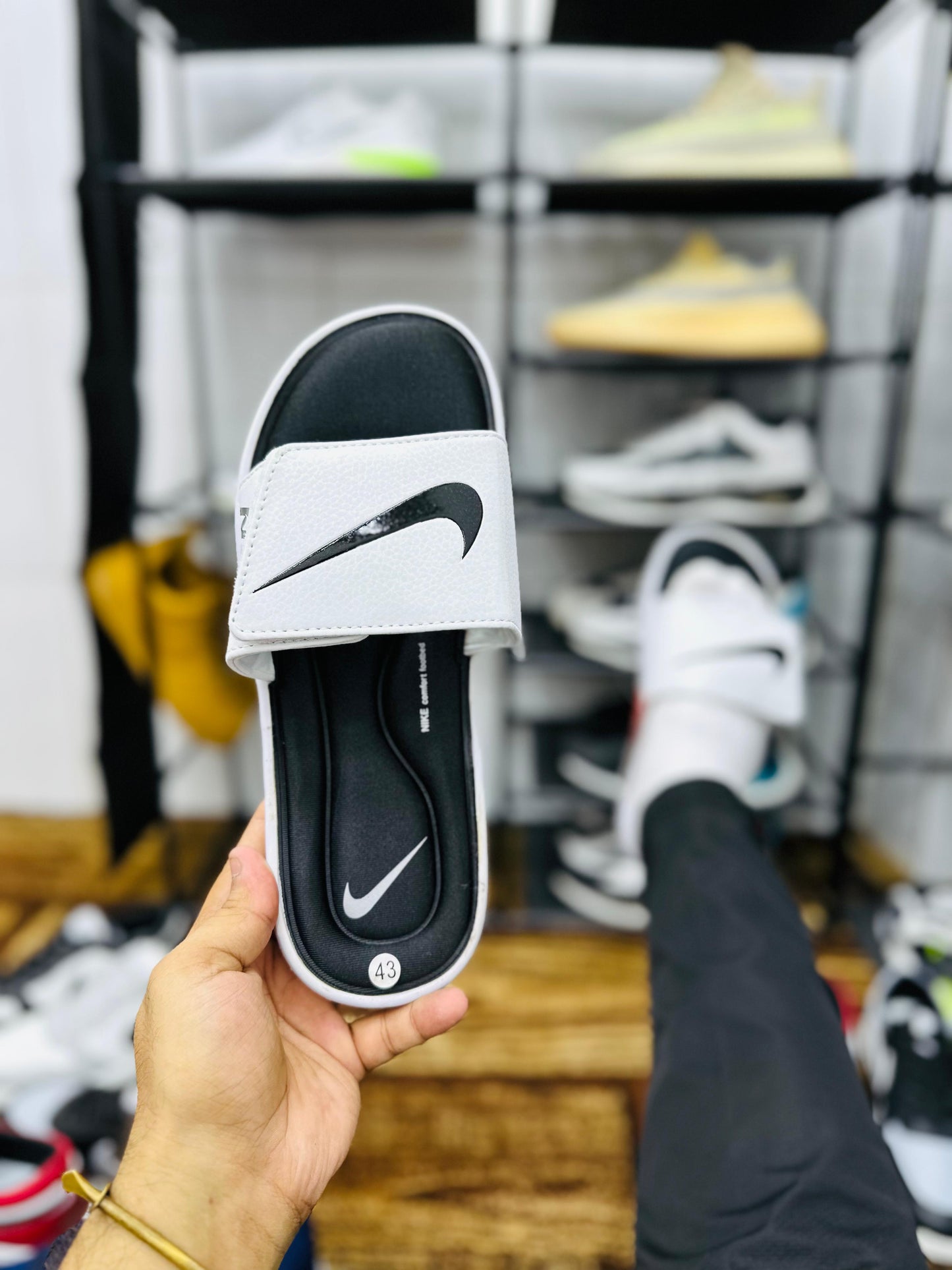 NIKE SLIDES WHITE-BLACK