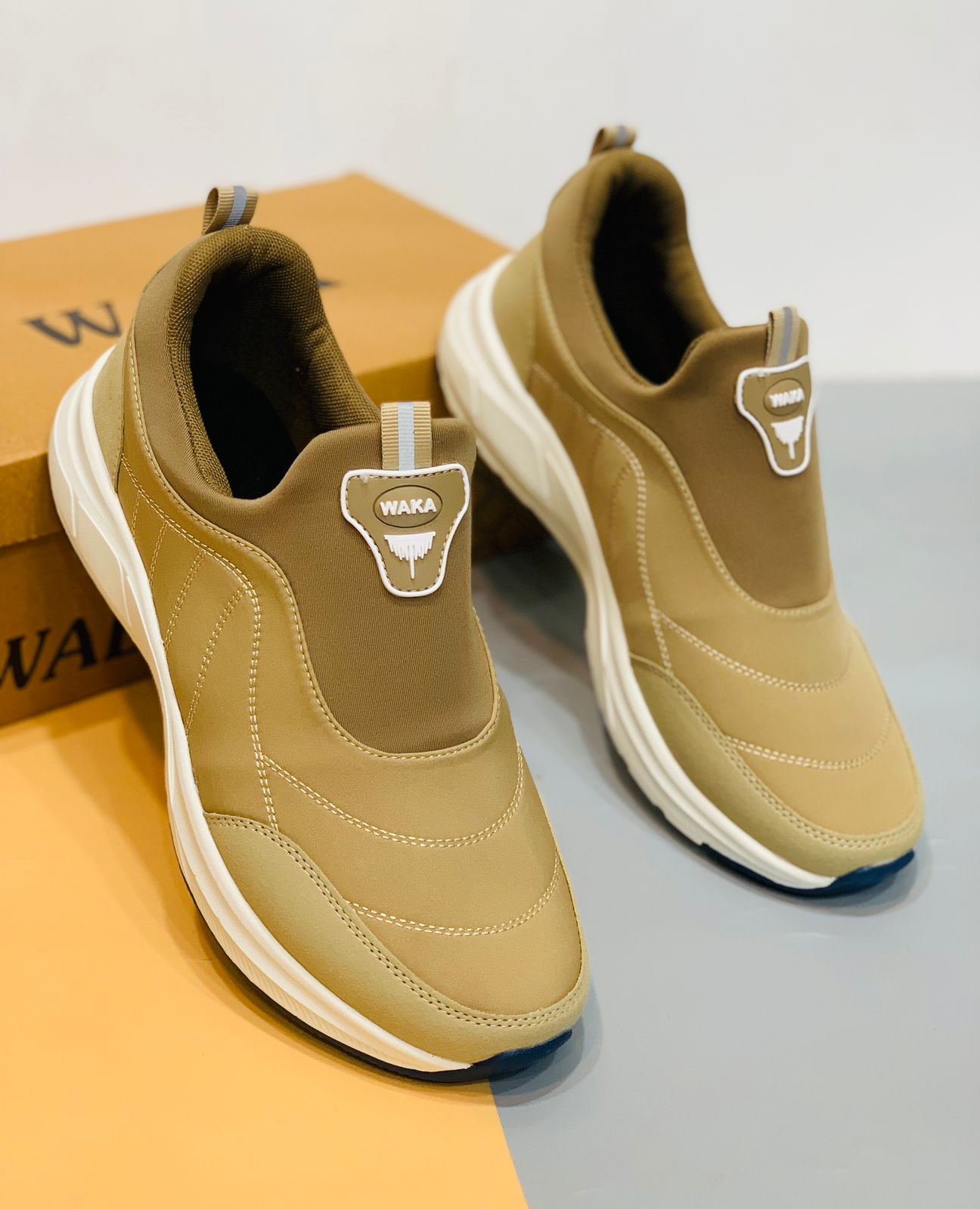 WALK SKECHERS -CAMEL