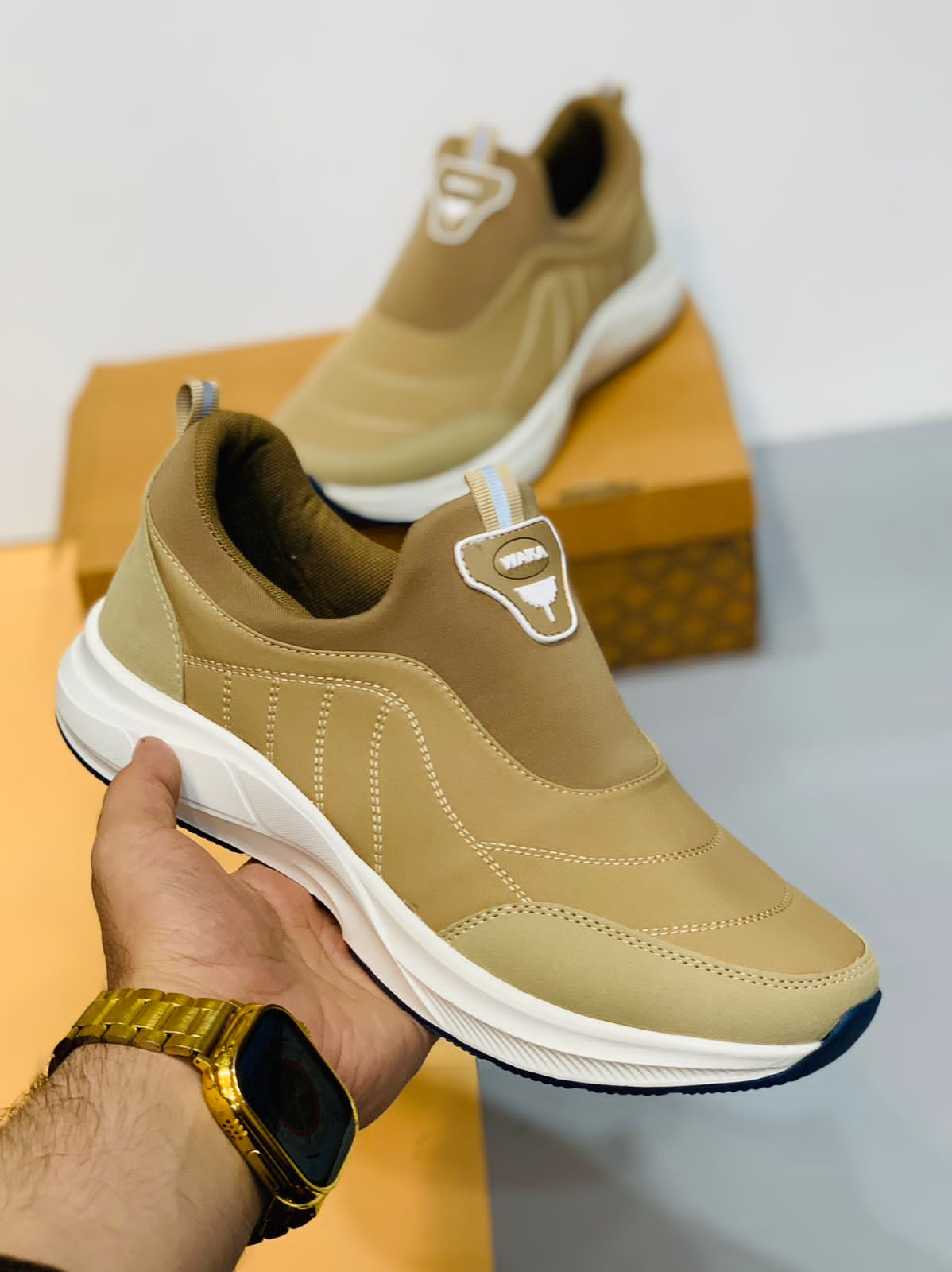 WALK SKECHERS -CAMEL