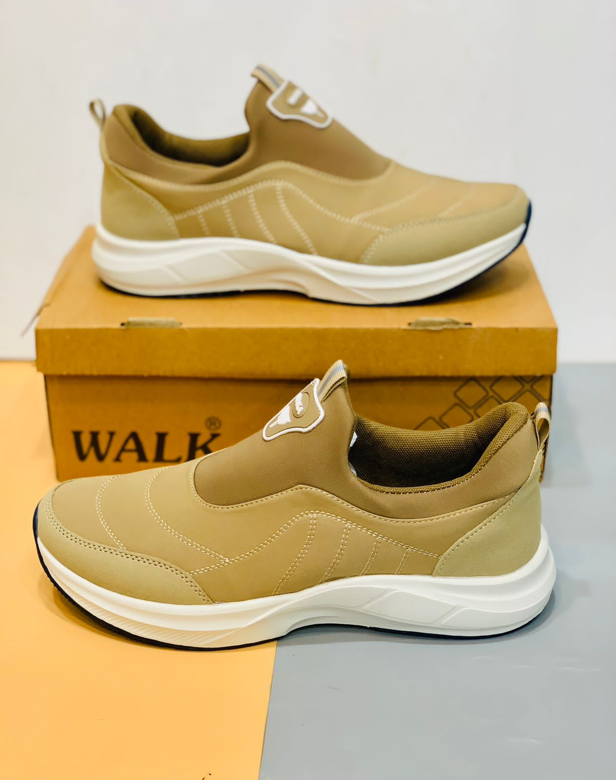 WALK SKECHERS -CAMEL