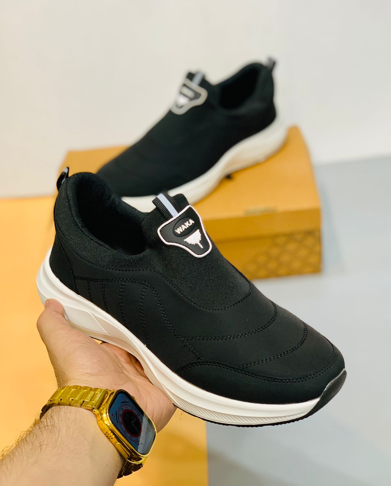 WALK SKECHERS-BLACK