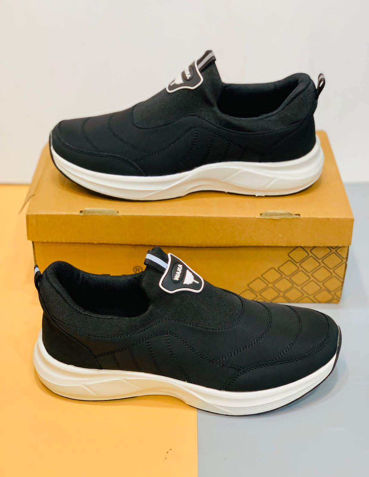 WALK SKECHERS-BLACK